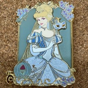 CINDY MASQUERADE 3.5 INCH ENAMEL PIN🌟